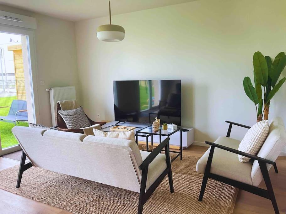 La Maison Bleue, Jardin & 300m Holiday home