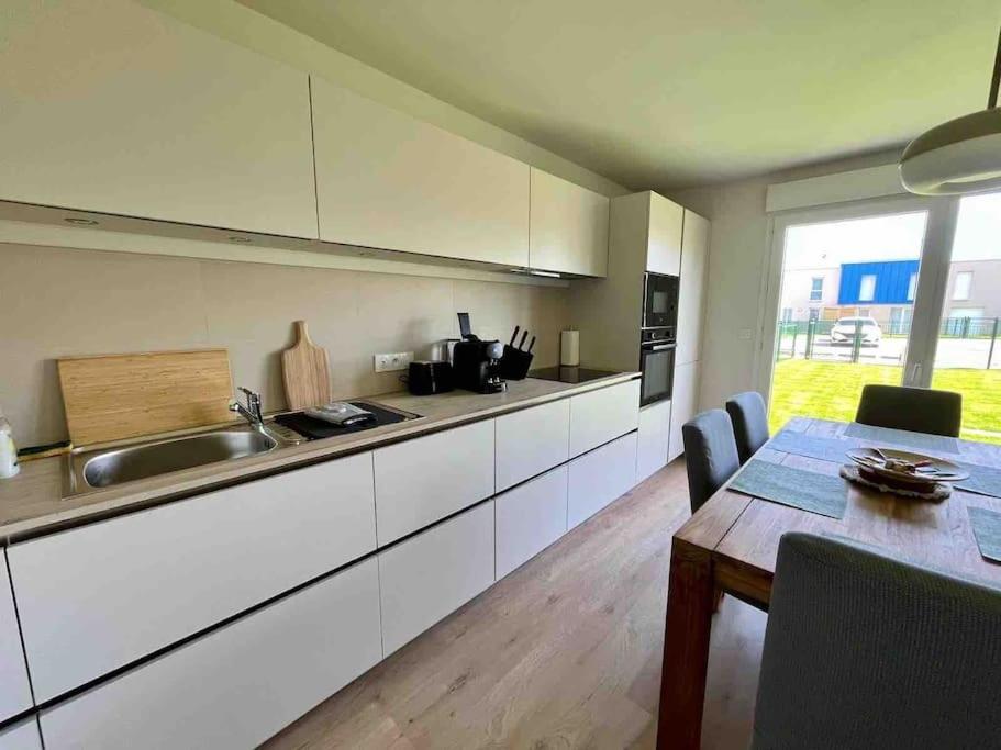 La Maison Bleue, Jardin & 300m Holiday home